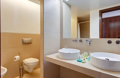 Salgados Haus | Spacious 2BR Villa Minutes to Salgados Beach! Private Pool, Terrace, and Kitchen