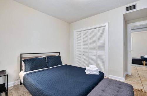 Anniston Wohnung | Spacious 3 Bd, centrally located