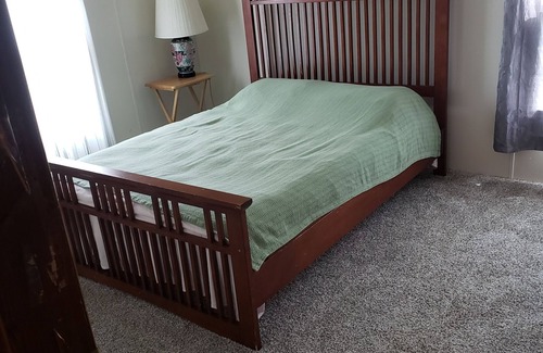 Golconda Haus | Spacious 3 bed 2 bath located near Dixon Springs State Park