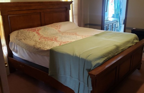 Golconda Haus | Spacious 3 bed 2 bath located near Dixon Springs State Park