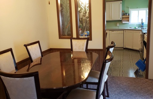 Golconda Haus | Spacious 3 bed 2 bath located near Dixon Springs State Park