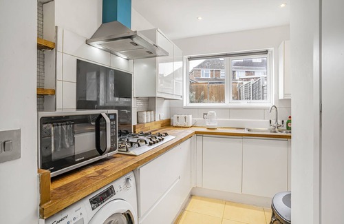 Luton Haus | Spacious 3-Bed Home in Luton with Free Parking
