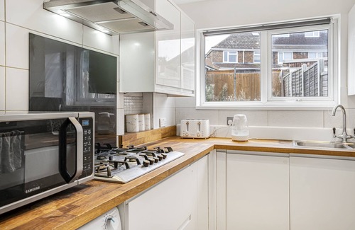 Luton Haus | Spacious 3-Bed Home in Luton with Free Parking