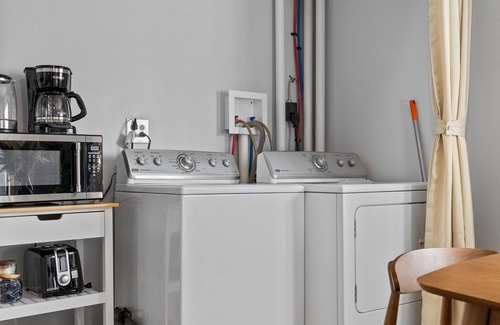 Winter Hill Wohnung | Spacious 3-bedroom 2bath apartment in Somerville