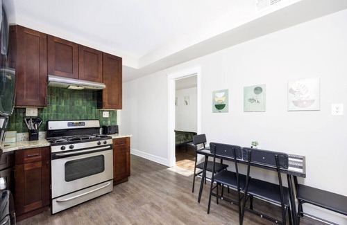 Brighton Park Wohnung | Spacious 3 Bedroom Apartment - 10 Minutes to Downtown - Sleeps up to 10
