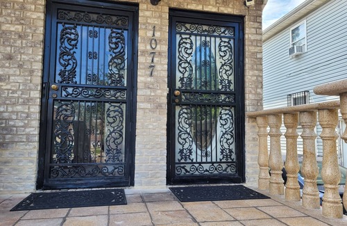 Queens Wohnung | Spacious 3-bedroom apartment in charming Queens with AC, near to shopping, beach