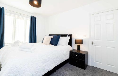 Doncaster Haus | Spacious 3 Bedroom Home with Garden in Doncaster