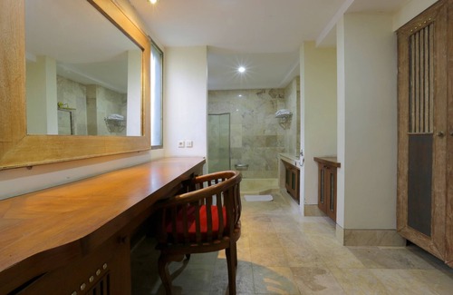 Penatih Villa | Die geräumige Villa mit 3 Schlafzimmern in der Nähe von Ubud verfügt über 2 Swimmingpools und 2 Pavillons