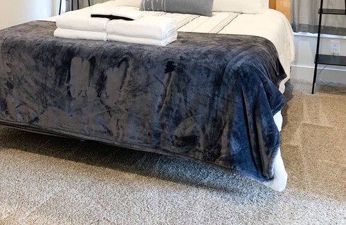 Auburn Haus | Spacious 3 BR home - 1.5 mi to campus