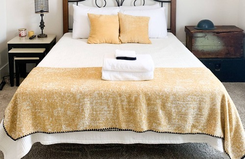 Auburn Haus | Spacious 3 BR home - 1.5 mi to campus