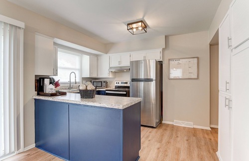 Waukesha Wohnung | Spacious 3-BR with aesthetic living room & fully equipped kitchen in Waukesha