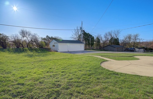 Waukesha Wohnung | Spacious 3-BR with aesthetic living room & fully equipped kitchen in Waukesha