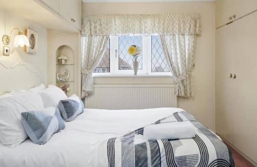 Thurnscoe Haus | Spacious 3 bedrooms house in Bolton Upon Dearne, host up to 5 guests