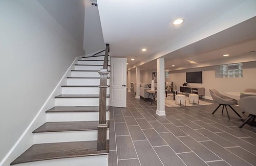 South Chicago Haus | Spacious 3 Level Home with 4 BDR/3 BA & full Kitchen