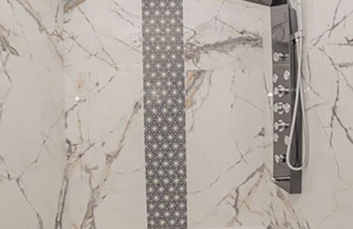 South Chicago Haus | Spacious 3 Level Home with 4 BDR/3 BA & full Kitchen