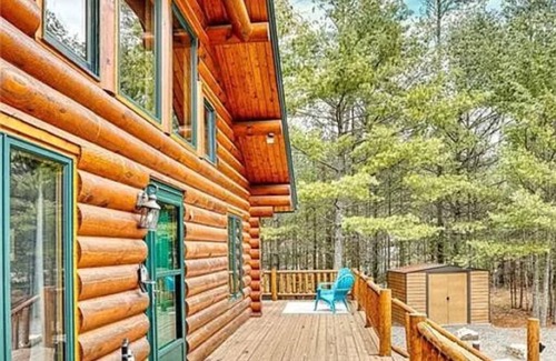 Hatfield Kabine | Spacious 3 Story Cabin. Access to UTV/ATV Trails & Near Lake Arbutus