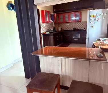Palani Wohnung | Spacious 3BHK Mountain View -walk to palani temple
