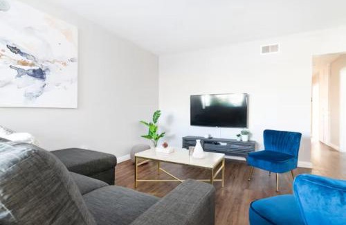 Del Aire Haus | Spacious 3BR/2BA Near LAX and SoFi Stadium