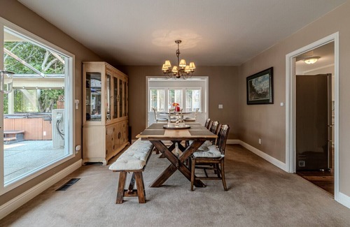 Wenatchee Haus | Spacious 3BR,8 guest, pool/2BA/Hot tub, SKI-SUN