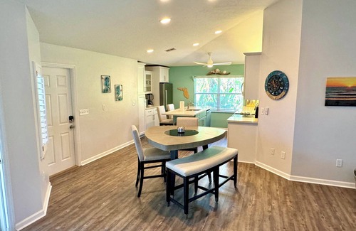 Marineland Acres Haus | Spacious 3BR Beach House, Hot Tub, Walk to Ocean – Dog Friendly