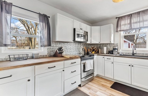 Lansing Haus | Modern 3BDRM Near Downtown & MSU w/Game Room