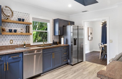 Parrot Cove Haus | Spacious 3BR Home w/ Yard.. Steps to Golf Course