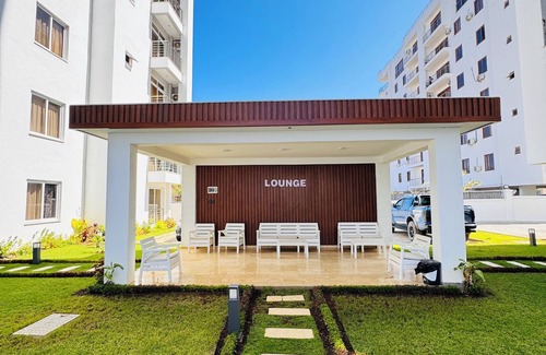 Mombasa Wohnung | Spacious 3BR Retreat in Nyali with Pool, Parking & Steps from Beach & Malls