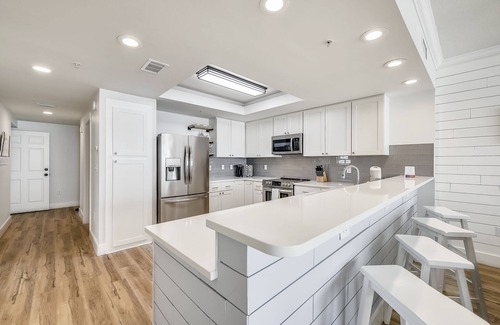 Panama City Beach Eigentumswohnung | Spacious 3BR Beachfront Retreat – Garage, Balcony, Gourmet Kitchen & Sleeps 11