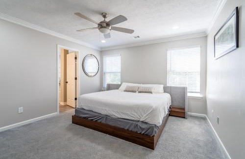 Lithia Springs Haus | Spacious 3BR with Game Room and Fenced Yard Near Six Flags and Braves