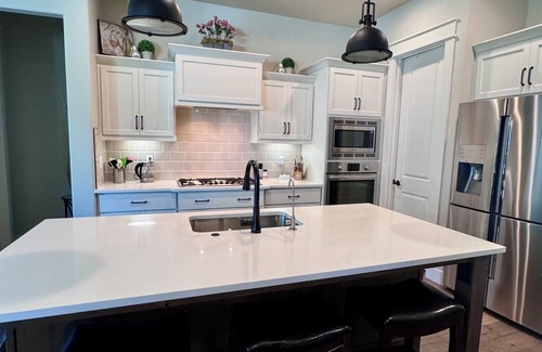 Meridian Haus | Spacious 4 BR 3 BA home in beautiful neighborhood. Gated yard. Pet-friendly.