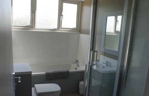 Storwood Haus | Spacious 4 bed family cottage in parkland setting