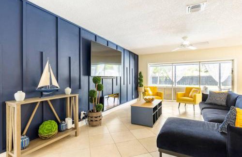 Plantation Villa | Spacious 4 Bedroom 3 Bathroom House with Heated Pool and Outdoor Shower close to FFL Airport and Cruise Port