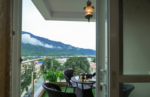Rishikesh Wohnung | Spacious 4-bedroom apartment in enjoyable Rishikesh with fitness room, WiFi