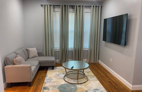 Mattapan Wohnung | Spacious 4-bedroom apartment with AC, WiFi in phenomenal Boston