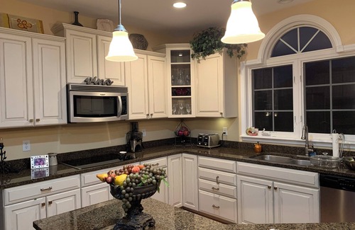 Maxwell Haus | Spacious 4-bedroom house with fitness room one mile from Geist - Fishers