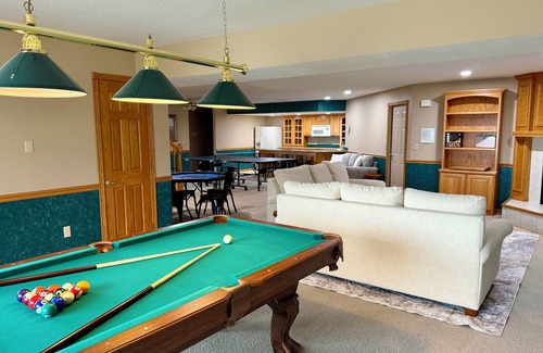 Umber View Heights Haus | Spacious 4-bedroom house in serene Stockton with lake views