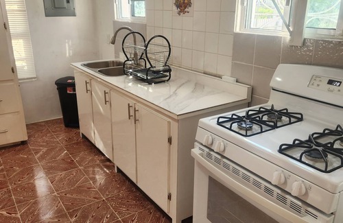 Corozal Haus | Spacious 4-bedroom house with WiFi and AC in peaceful Corozal Town
