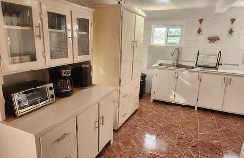 Corozal Haus | Spacious 4-bedroom house with WiFi and AC in peaceful Corozal Town