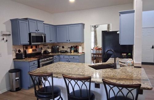 Dallas Haus | Spacious 4-bedroom house In Dallas GA, ideal for long term stays