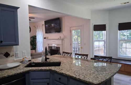 Dallas Haus | Spacious 4-bedroom house In Dallas GA, ideal for long term stays