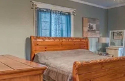 Monroe Haus | Spacious 4-bedroom house in serene Monroe with WiFi, fitness room, AC