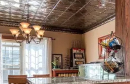 Monroe Haus | Spacious 4-bedroom house in serene Monroe with WiFi, fitness room, AC