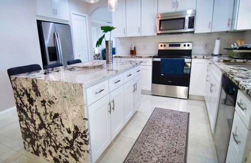 Dover Shores West Haus | Spacious 4-bedroom Orlando Lakefront House w/ Pool near Downtown