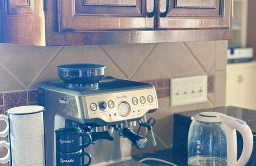 Lee's Summit Haus | Spacious 4-bedroom house with WiFi and AC in fabulous Lee's Summit