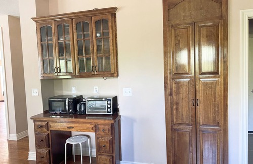 Lee's Summit Haus | Spacious 4-bedroom house with WiFi and AC in fabulous Lee's Summit