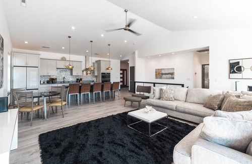 St. Robert Haus | Spacious 4-bedroom house in prime Saint Robert location with modern amenities