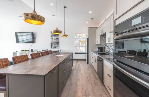 St. Robert Haus | Spacious 4-bedroom house in prime Saint Robert location with modern amenities