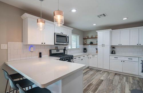 Scottsdale Estates Nine Haus | Spacious 4BD with Pool and Putting Green Near Old Town Scottsdale