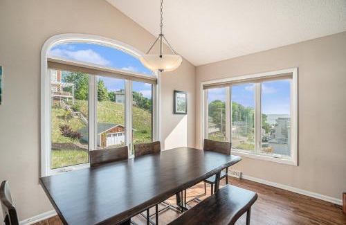 Grand Haven Haus | Spacious 4BDR Blue Haven Cottage in Grand Haven 150