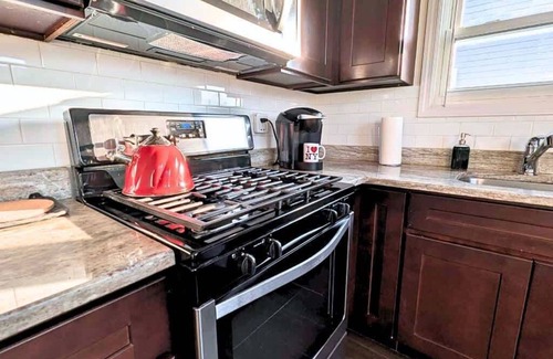 North Ironbound Haus | Spacious 4BR/2BA | 7Min > EWR | 20-40Min > NYC